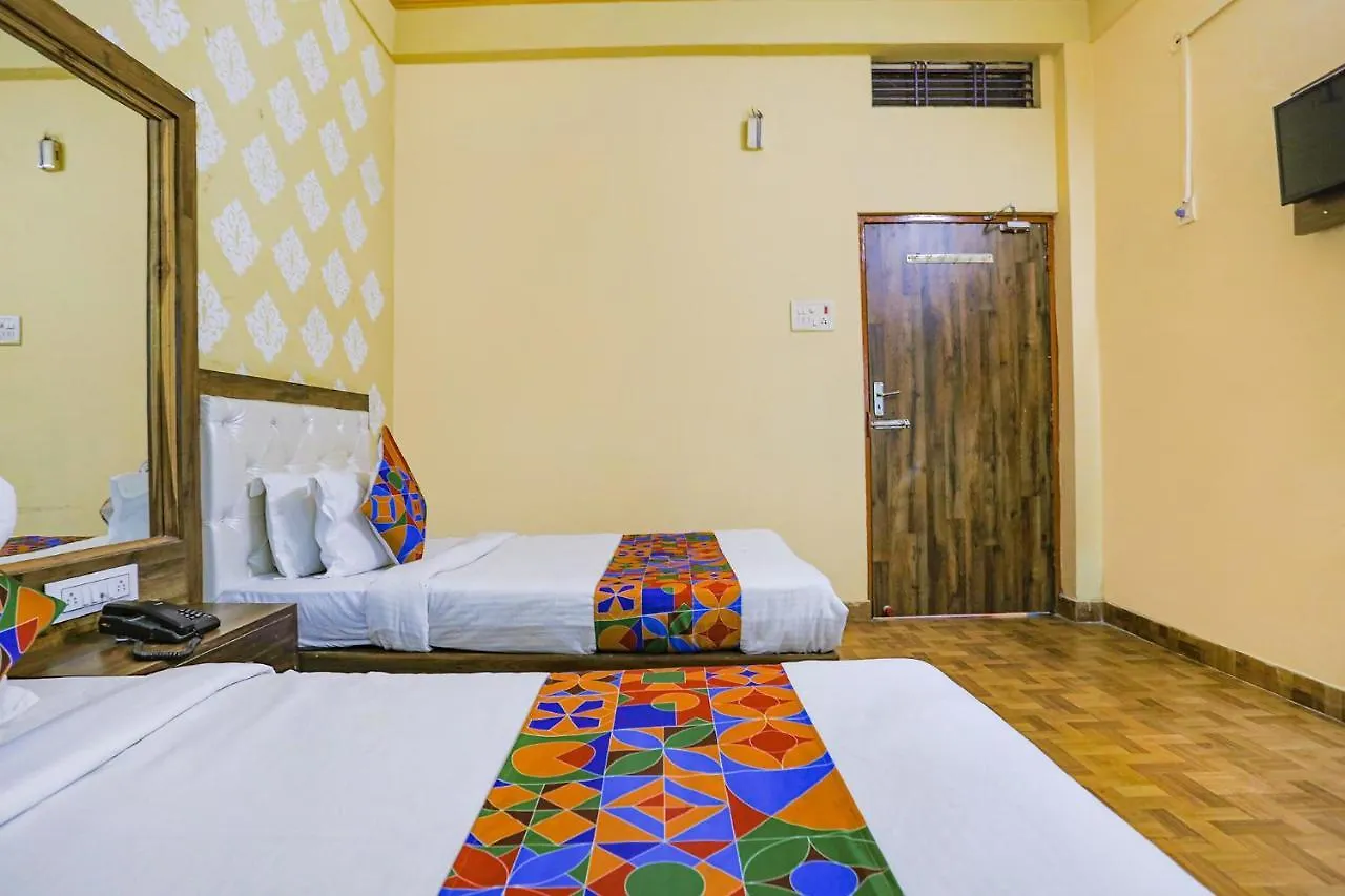*** Hotel Fabhotel Shivam Palace Varanasi India