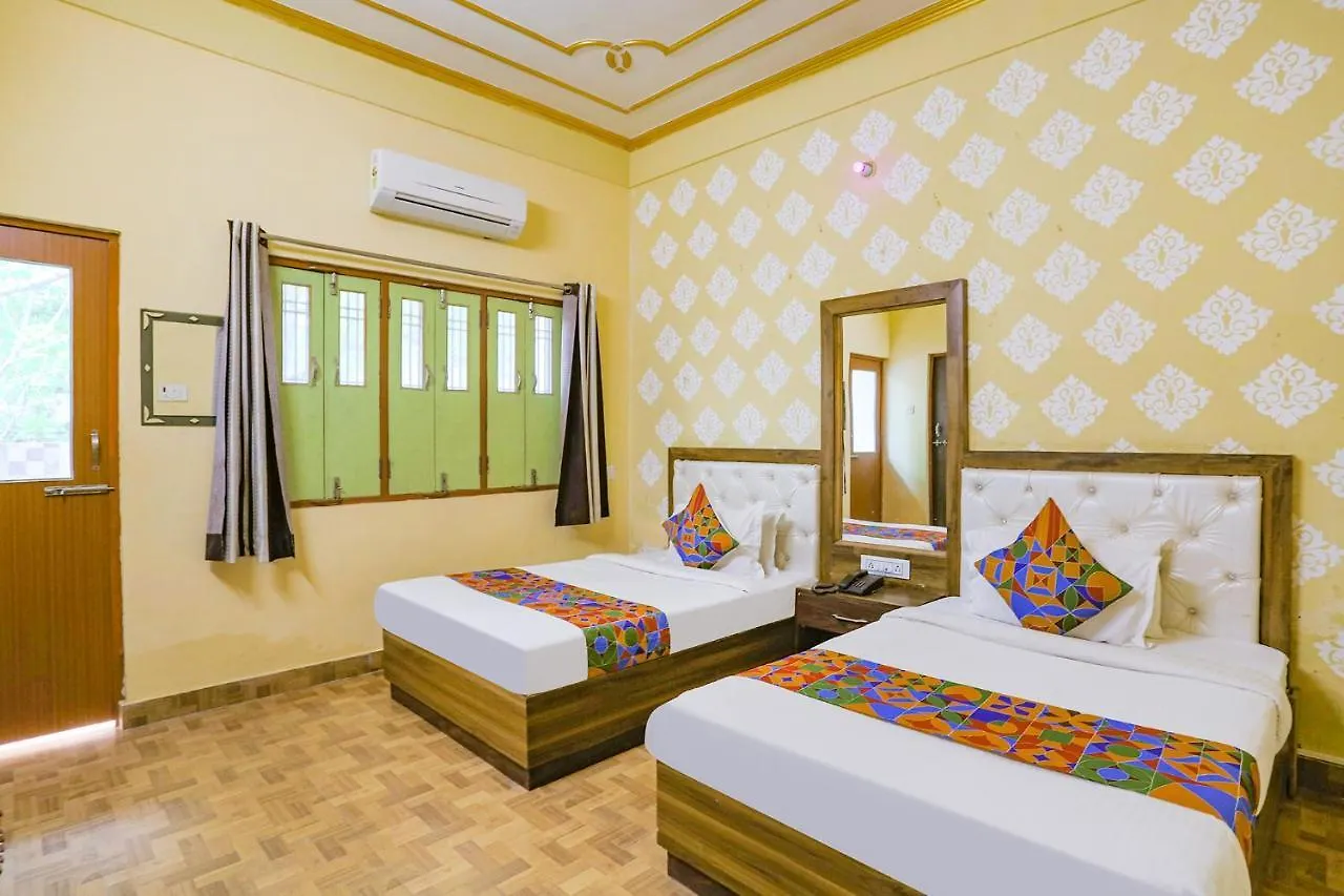 Fabhotel Shivam Palace Varanasi 3*,